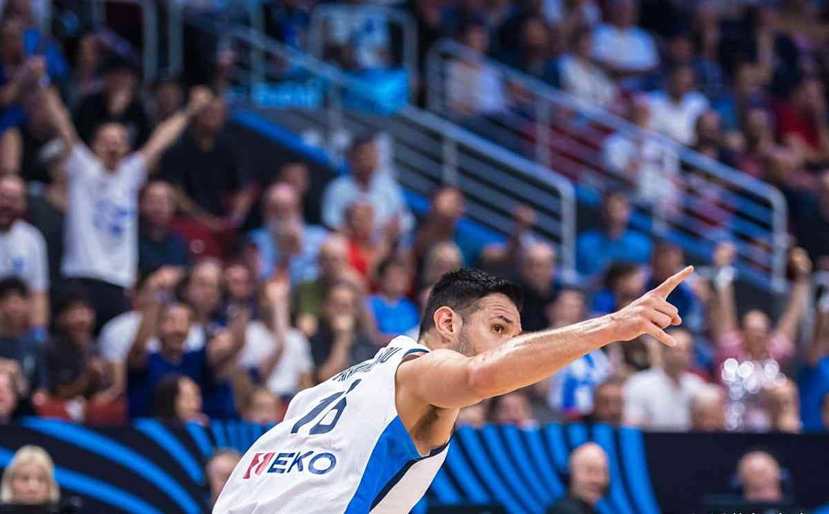 关于希腊男篮强势火箭，威斯布鲁克三分雨点燃全场的信息