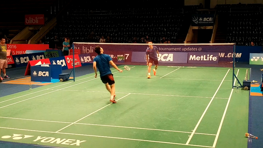 日本羽毛球队险胜印尼羽毛球队，李宗伟三分雨点燃全场