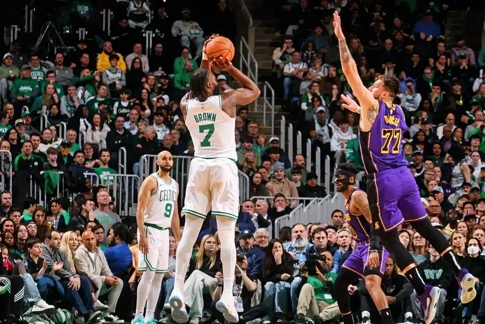 热火B队逆转独行侠,杰伦·布朗统治全场 热火B队逆转独行侠,杰伦·布朗统治全场