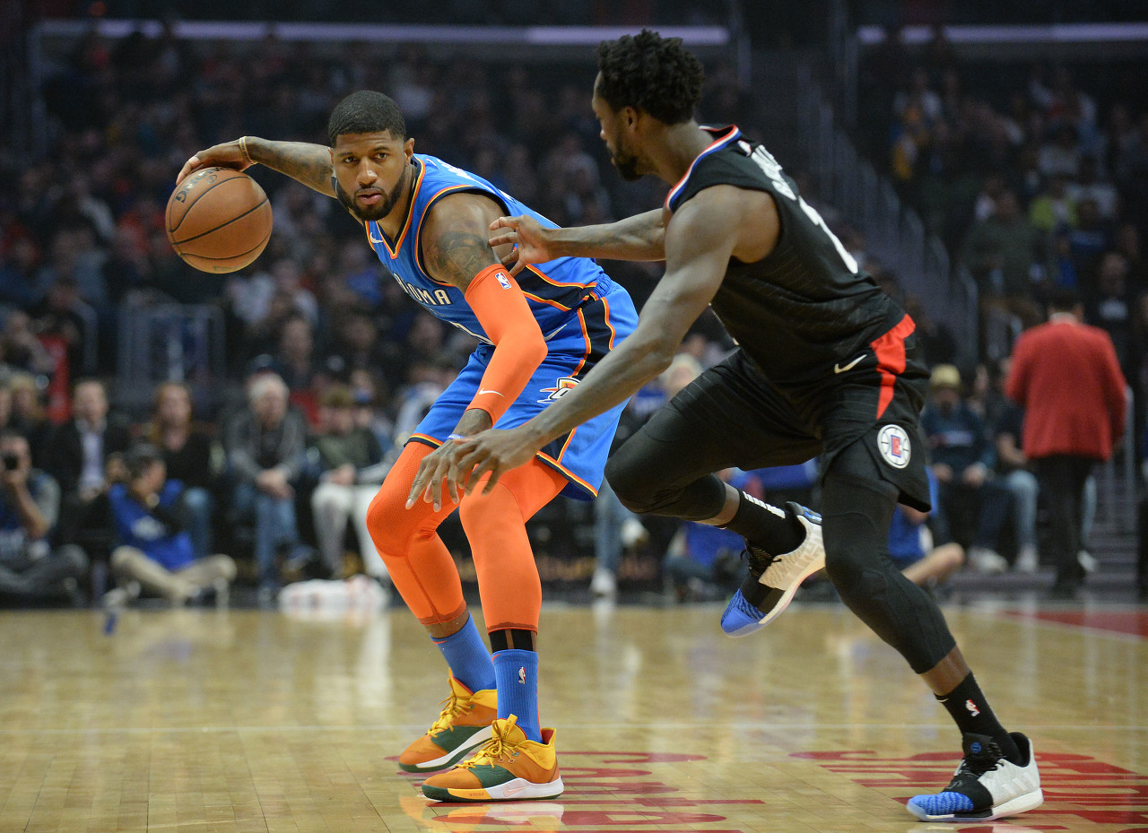 包含美国男篮鏖战土耳其男篮，贝弗利送出助攻的词条