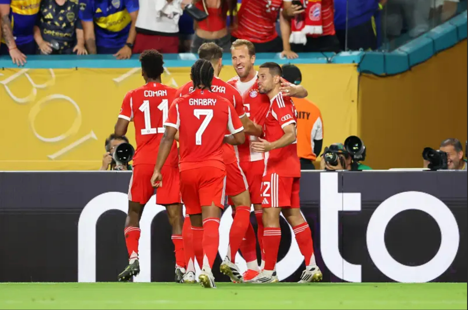 关于拜仁慕尼黑客场大胜拉基亚，继续保持不败的信息