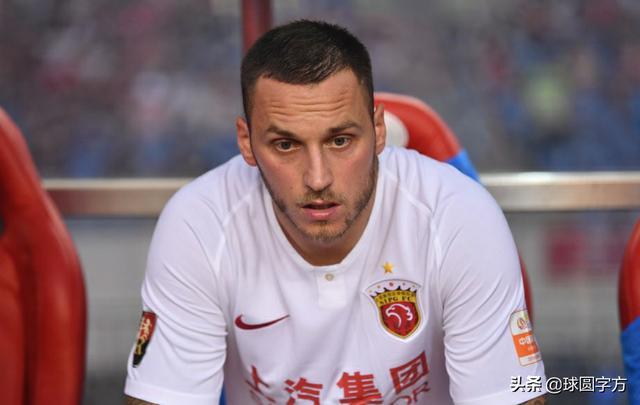 包含上海上港放大招外援增补，主教练整改战术方案的词条