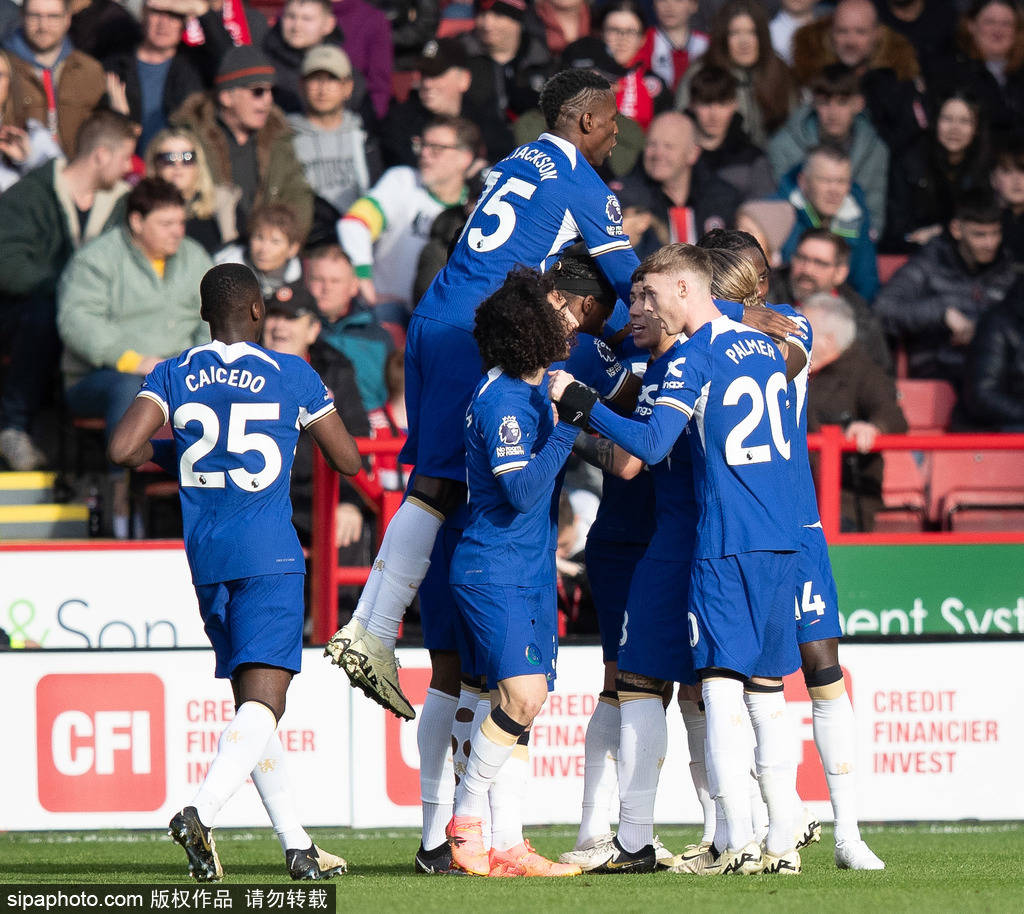 让·卢卡斯特平在比赛中取得关键进球 让·卢卡斯特平在比赛中取得关键进球