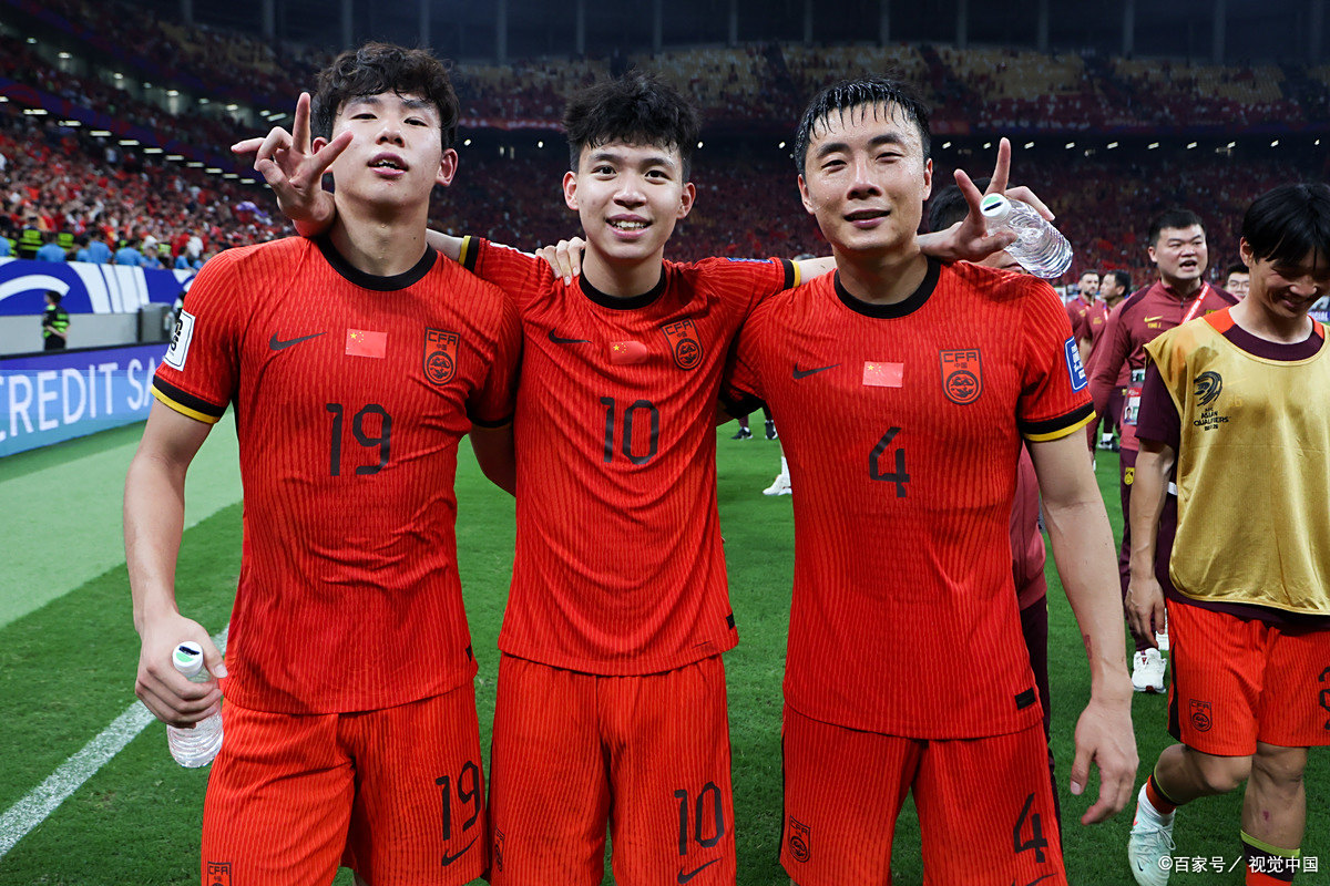 挥洒汗水!国内足球运动员团结一心联手奋斗的简单介绍 挥洒汗水!国内足球运动员团结一心联手奋斗的简单介绍