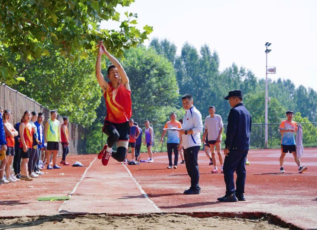 运动健儿实力抗争,赛场激烈的简单介绍 运动健儿实力抗争,赛场激烈的简单介绍