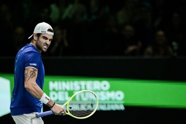 关于世界网球队险胜美国网球队,费德勒爆发神勇的信息 关于世界网球队险胜美国网球队,费德勒爆发神勇的信息