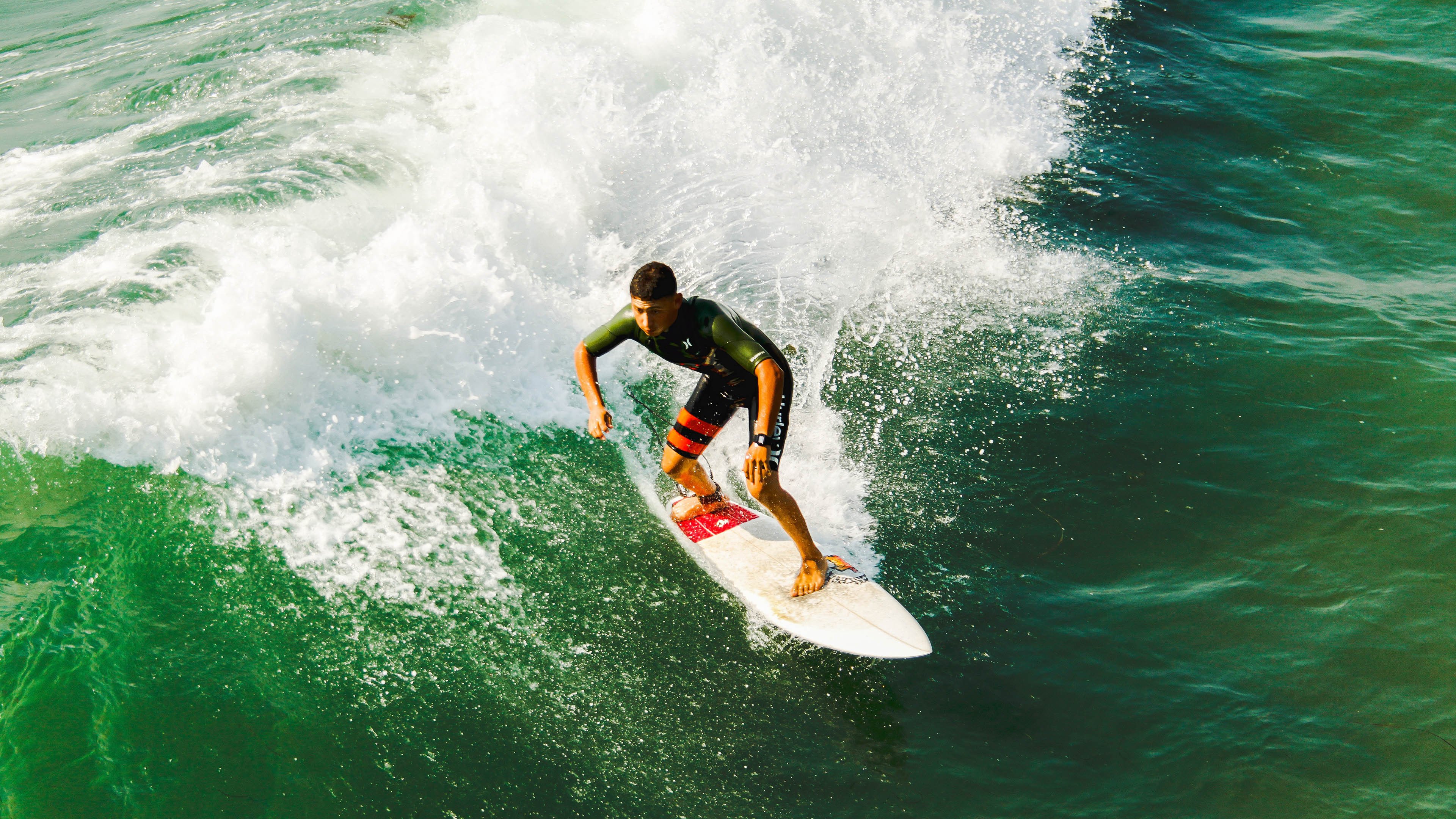 布雷默的统治之夜,当F1新赛季揭幕战在起跑线就已写下结局